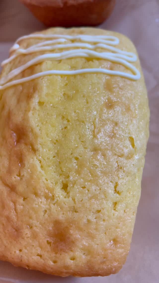 Hey Baking Beauties!  You said “just a slice”… but Afroman said otherwise 🍋😂 Now the cake missing and I’m acting confused 😭
#lemonpoundcake #reelitfeelit #cakevibes dessertreels #wednesdayhumor #afroman