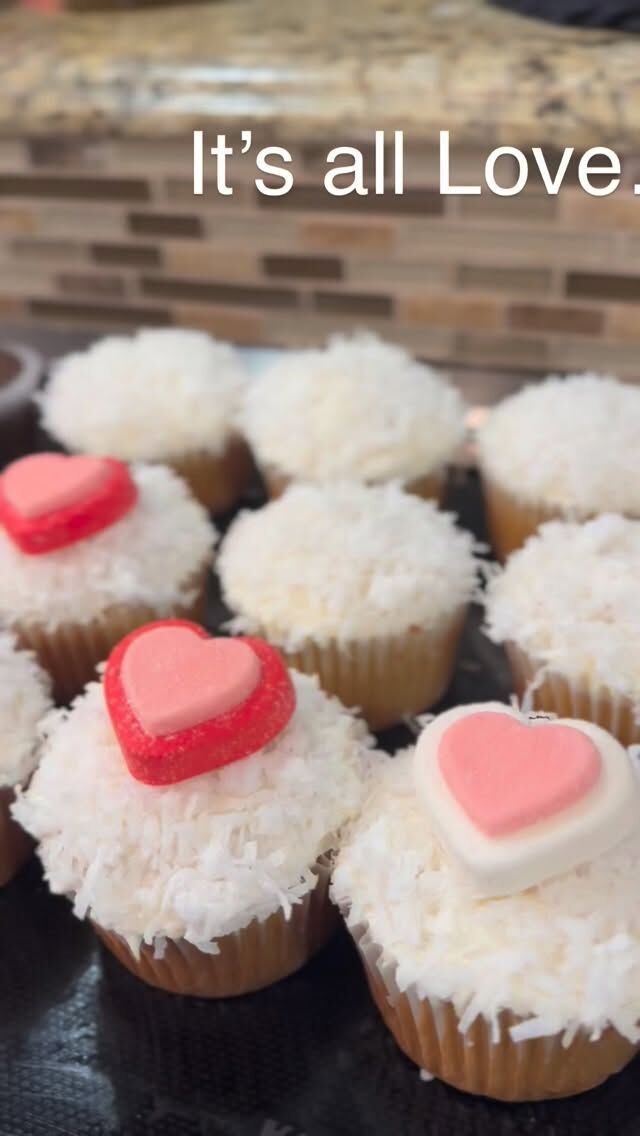 Hey Beauties! 
Last boxes going out, prayers already baked in, and Valentine energy ALL through these cupcakes.
If your Valentine don’t get one of these… just know somebody else’s did. 💋

#valentinesdaygiftideas 
#DessertOrders
#saturdaybaking 
#CustomDesserts
#OrderFromABaker