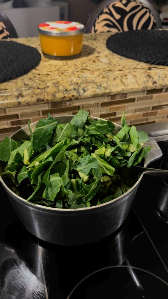 Happy Friday…So I felt like collard greens today….I like ham hocks in mine with lots of seasoning🤣😩. You can put whatever you like in yours…back to baking💋

Www.queenzuri.com

#recipes #collards #greens #holidayseason #delicious #yummy #explorepage #fridayvibes #fridaymood😎 #comfortfoods