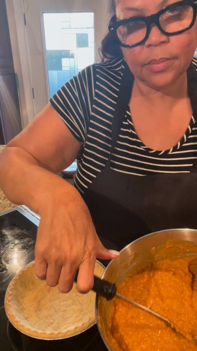 Hey Beauties!  What are you doing to get ready for the holidays?  It’s pie season over here…The holiday baking had already started..💋

#bakerlife #pieseason #homemade #sweetpotatopie #baking #holiday #thanksgiving #delicious #yummy #wednesdaze #wednesdayhumpday