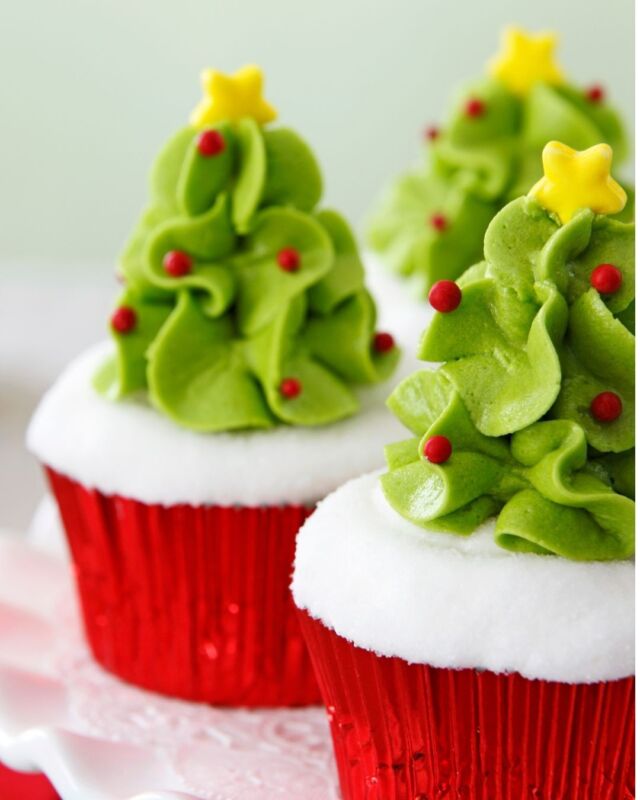 Happy Holidays Beauties... Wishing you a holiday season filled with good times, joyful memories, and delicious deserts. May your holidays be as special and your desserts fabulous! 

 #HappyHolidays #Kimthekakequeen #SweetSeason #BakingJoy #kimthekakequeen #christmasbaking #tistheseason #bakingjoy #joytotheworld #sweets #christmas #christmastree #cupcakes #letitsnow #seasongreetings #baker #ctbaker #holiday #gifts #corporategifts #cupcakes