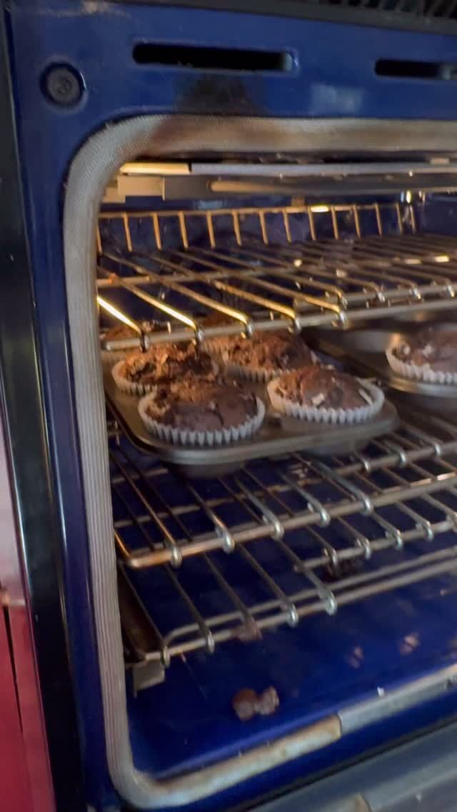 Hey Beauties! 

I started with one cake.
One prayer.
One yes.

Now look at God. 💛

#wednesdayvibes #walkbyfaithnotbysight #SouthernBaker #FaithDriven #BakeWithPurpose