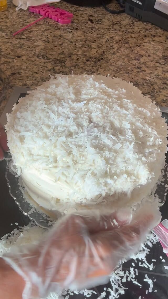 They can’t get enough of this coconut cake💋

#autumn #coconutcake #homemade #bakerlife #happytuesdayeveryone #yummy #cake