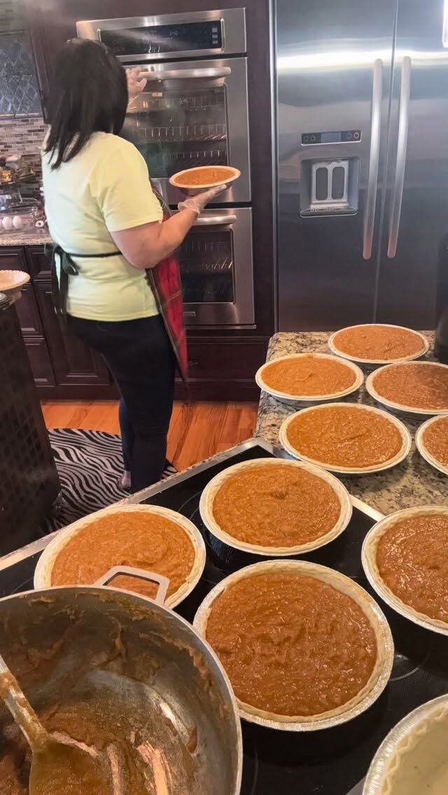 Hey Beauties!! Happy Friday!!Who’s got that baking touch?  Ya’ll keep me working and for that… I’m grateful..💋

Www.queenzuri.com

#bakerlife #fridayinspiration #friday #bakingwithlove❤️ #homemade #pie #holidayherethisyear #thanksgiving