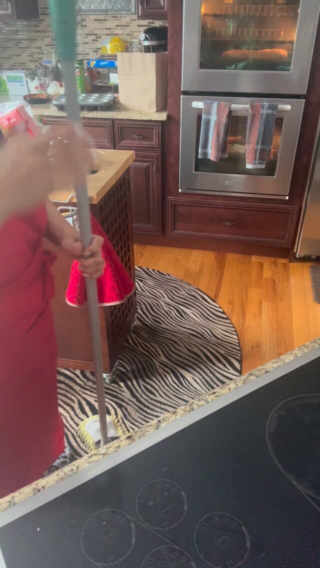 Hey Beauties..
Time to clean my kitchen, but really I’m also clearing my mind.  Sometimes peace looks like a clean kitchen.  While I’m cleaning this kitchen, I’m thanking God for the blessing of having one. Gratitude changes everything….

#cleaninginspo #kitchencleaning #homemade #grattitude #wednesdaywisdom